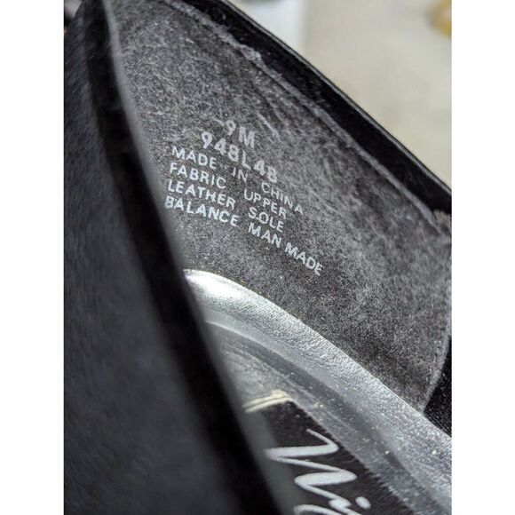 Night Life Women's Black Fabric Rosette Trimmed Pump  Flat Shoe Size 9M - Picture 3 of 9